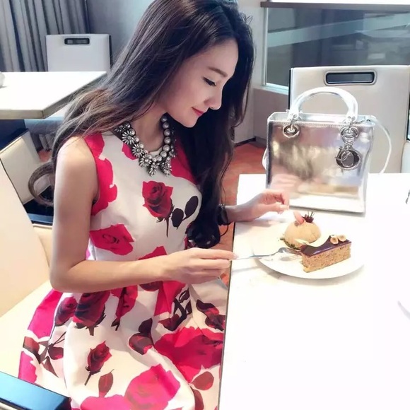 Floral dress - Picture 2 of 2